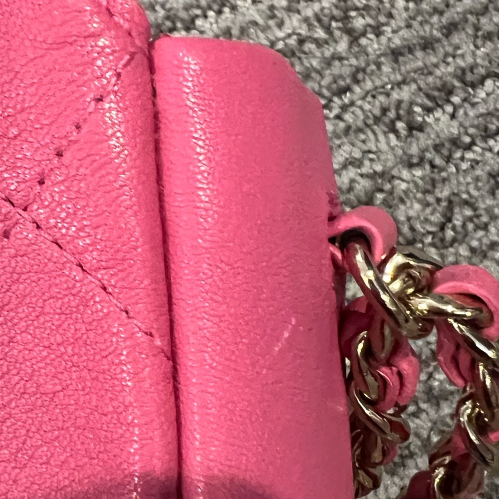 CHANEL Pink Crossbody Bag with Gold-Tone Closure - Picture 9 of 9
